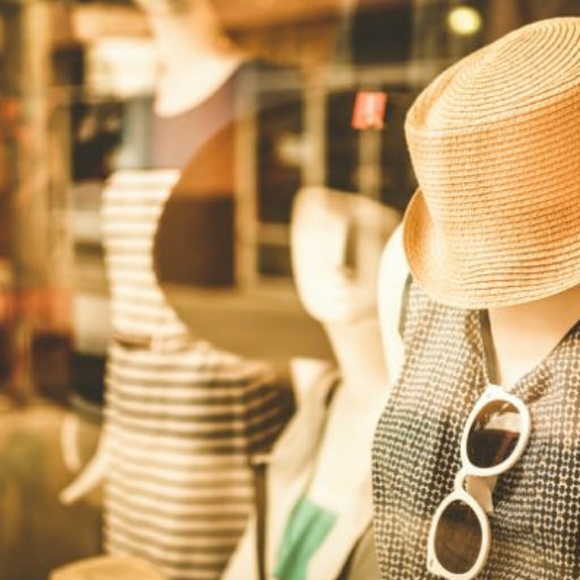 Meet your Posher, Monique - Picture 1 of 1